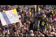 ΓΑΛΛΙΑ: ΣΟΒΑΡΑ ΕΠΕΙΣΟΔΙΑ ΑΝΑΜΕΣΑ ΣΤΗΝ ΑΣΤΥΝΟΜΙΑ ΚΑΙ ΤΑ ΚΙΤΡΙΝΑ ΓΙΛΕΚΑ, ΤΡΑΥΜΑΤΙΣΤΗΚΕ ΔΙΑΔΗΛΩΤΗΣ