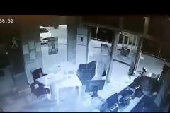 Κλέφτης τζογαδόρος: Άρπαξε λαχεία και ξυστά και άφησε ανέπαφα τα ταμεία