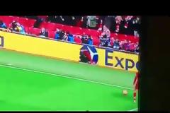Ο ρόλος του ball boy στο τέταρτο γκολ της Λίβερπουλ