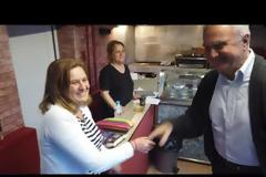 Θερμή υποδοχή του ΠΑΝΑΓΙΩΤΗ ΣΤΑΪΚΟΥ στην ΠΑΛΑΙΟΜΑΝΙΝΑ -[ΒΙΝΤΕΟ-ΕΙΚΟΝΕΣ]