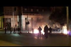 Επεισόδια τα ξημερώματα στη Θεσσαλονίκη - «Βροχή» οι μολότοφ έξω από το τουρκικό προξενείο