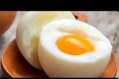 Δείτε τι θα συμβεί στο σώμα σας αν τρώτε καθημερινά τρία αυγά