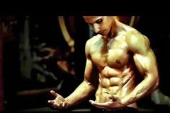 Απίστευτο βίντεο! Δείτε πώς γυμνάζεται ο τύπος!