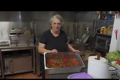 Μπόρις Τζόνσον στο Πήλιο: Θα ήσουν όμορφος σαν την Μπάρμπι, του είπε ταβερνιάρισσα στην Αργαλαστή!  ΒΙΝΤΕΟ