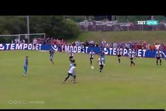 Οπαδός μπήκε στο γήπεδο για να...βοηθήσει την ομάδα του!