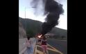 Φωτιά σε τουριστικό λεωφορείο στην Εγνατία Οδό που μετέφερε επιβάτες στην Κοζάνη (video)