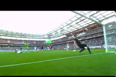 Απίστευτη διπλή απόκρουση αμυντικού στη γραμμή του τέρματος