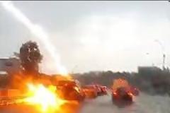 Απίστευτο βίντεο: Κεραυνός χτυπάει δυο φορές το ίδιο αυτοκίνητο – Τι έπαθαν οι επιβάτες και το όχημα; (video)