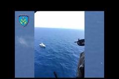 Συγκλονιστικές εικόνες από την περιπετειώδη καταδίωξη του Λιμενικού στο Αιγαίο (video)