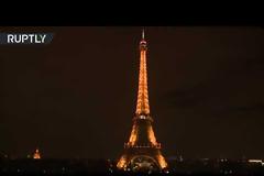 Γαλλία: «Έσβησε» ο Πύργος του Άιφελ για να τιμήσει τον Ζακ Σιράκ