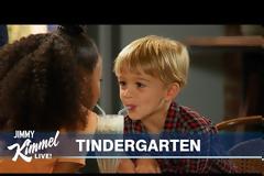 ΟΙ ΣΑΤΑΝΑΔΕΣ ΤΟΥ ΧΟΛΛΥΓΟΥΝΤ ΘΕΛΟΥΝ ΤΑ ΠΑΙΔΙΑ ΣΑΣ ΝΑ ΒΡΟΥΝ ΣΥΝΤΡΟΦΟ ΑΠΟ ΤΗΝ ΗΛΙΚΙΑ ΤΩΝ 5 ΕΤΩΝ(Βίντεο)