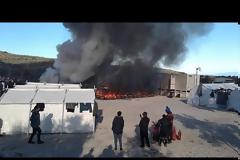 Λέσβος: Πυρκαγιά και ένταση εντός του καταυλισμού στη Μόρια