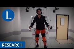 Παράλυτος άνδρας περπατά ξανά χάρη σε ρομποτικό εξωσκελετό