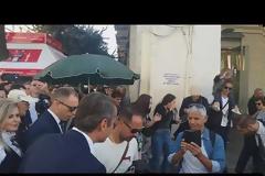 Το απρόοπτο στην Αριστοτέλους που.. «χάλασε» τη βόλτα του πρωθυπουργού (+vid)