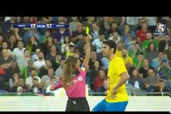 Του έδειξε κίτρινη κάρτα για να βγεί selfie μαζί του!