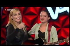 The Voice: Η Αιμιλία συγκίνησε με την ιστορία της και την «κέρδισε» η Έλενα Παπαρίζου