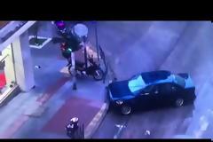 Οδηγός προκάλεσε ζημιές σε άλλα αυτοκίνητα και έφυγε σαν κύριος - (video)