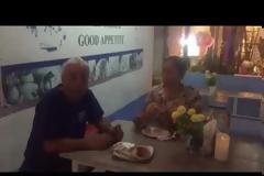 Οι χρυσές μπίζνες Ροδίτη εστιάτορα στην Ταϊλάνδη - Πουλάει 5 ευρώ την πίτα γύρο και θησαυρίζει