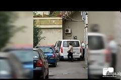 Βίντεο-σοκ: Αστυνομικός διοικητής κλέβει την ανθρωπιστική βοήθεια για τον σεισμό στην Αλβανία!