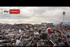 «Μαύρη» επέτειος: 15 χρόνια από το φονικό τσουνάμι που άφησε πίσω του 230.000 νεκρούς στην Ασία