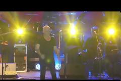 Η τελευταία συγκινητική συναυλία του Θάνου Μικρούτσικου - Δείτε βίντεο