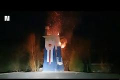 Σλοβενία: Έκαψαν ξύλινο άγαλμα με τον διπρόσωπο Τραμπ - Δείτε βίντεο
