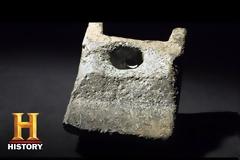 Η σφήνα από αλουμίνιο που βρέθηκε δίπλα σε οστά μαστόδοντα ηλικίας 11.000 χρόνων και προβλημάτισε αρχαιολόγους και ειδικούς