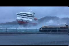 Βίντεο: Η... τρομακτική προσέγγιση κρουαζιερόπλοιου σε λιμάνι της Νορβηγίας