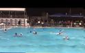 Απίστευτο! Οπαδός έριξε διαιτητή στην πισίνα σε αγώνα πόλο γυναικών! (video)