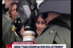 Αγριεύει η κατάσταση στα νησιά -Μετανάστρια επιχείρησε να αρπάξει όπλο αστυνομικού (video)