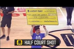 “Τρελάθηκε” ο οπαδός! Κάρφωσε σουτ από το κέντρο και κέρδισε 10.000 δολάρια