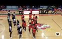 Χαμός: Τσιρλίντερ πιάστηκαν στα χέρια σε αγώνα μπάσκετ (video)