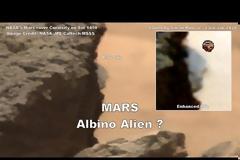 Πρόσωπο εξωγήινου που κρυφοκοιτάζει πίσω από βράχο στον Άρη σε επίσημη εικόνα της NASA, σύμφωνα με ισχυρισμούς (video)