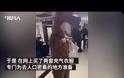 Παράνοια με τον κορωνοϊό στην Κίνα: Γυναίκα ξέμεινε από μάσκες και φόρεσε κοστούμι… καμηλοπάρδαλης (video)