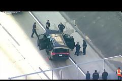 Έκλεψε νεκροφόρα που μέσα είχε πτώμα -Τρελή καταδίωξη στους δρόμους του Λος Άντζελες