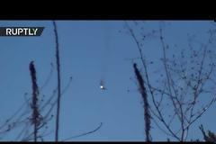 Βίντεο: Συριακό αεροσκάφος πλήττεται από τουρκικά πυρά - Γλίτωσαν με αλεξίπτωτα οι πιλότοι