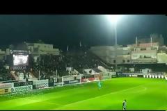 ΟΦΗ: Τραγούδησαν τον εθνικό ύμνο και σήκωσαν πανό για τον Έβρο - BINTEO