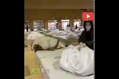 ΚΟΡΟΝΑΙΟΣ ΕΝΑΝΤΙΟΝ ΜΑΖΙΚΗΣ ΕΠΙΤΗΡΗΣΗΣ: ΠΟΙΑ Η ΜΕΓΑΛΥΤΕΡΗ ΑΠΕΙΛΗ; ΚΟΡΗ ΙΣΧΥΡΙΖΕΤΑΙ ΟΤΙ ΣΩΘΗΚΑΝ ΟΙΚΟΓΕΝΕΙΑΚΩΣ ΑΠΟ ΤΟ COVID-19 ΜΕ ΒΙΤΑΜΙΝΗ C (Βίντεο)