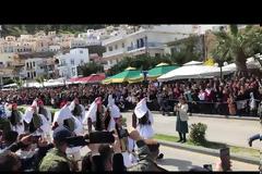 Ρίγος στην Κάλυμνο: Εντυπωσιακή παρέλαση για την επέτειο της ενσωμάτωσης