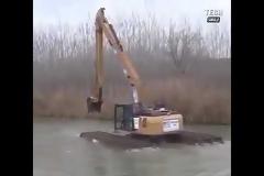 ΒΙΝΤΕΟ. Έβρος: Το απόλυτο φιάσκο για τους Τούρκους - Όταν βούλιαξε ο εκσκαφέας στο ποτάμι!