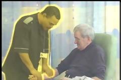 Βίντεο εξηγεί πόσο εύκολα μεταδίδονται οι ιοί από άνθρωπο σε άνθρωπο