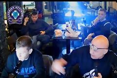 Η αστυνομία έκανε «πέσιμο» και έκλεισε την ζωντανή εκπομπή του Ραπτόπουλου (vid)