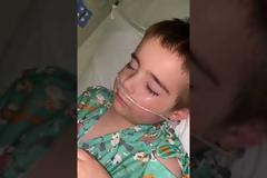 Γιατρός κατέγραψε στιγμές του γιου της με τον κοροναϊό (video)