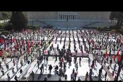 Πρωτομαγιά: Με αυστηρά μέτρα και στρατιωτική πειθαρχία η διαδήλωση του ΠΑΜΕ στο Σύνταγμα (video)