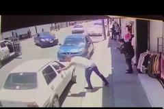 Εκτελεστές υποδύθηκαν το ζευγάρι και «γαζώνουν»  - Το βίντεο σοκάρει