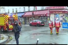 Παρίσι: Eπίθεση με μαχαίρι έξω από το Charlie Hebdo