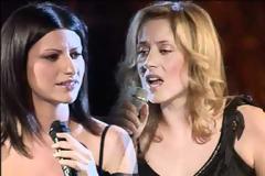 Lara Fabian et Laura Pausini - La solitudine (Dolce Italia 22.08.2002) HQ