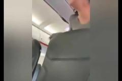 «Όλοι θα πεθάνουμε», Φώναζε και έβηχε επίτηδες χωρίς μάσκα μέσα σε αεροπλάνο (video)