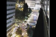 Video: Η πρώτη νύχτα της απαγόρευσης της κυκλοφορίας