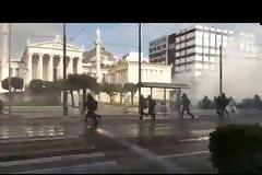 ΕΤΣΙ ΓΙΑ ΤΟ ΕΘΙΜΟ...Επεισόδια Πολυτεχνείο...Στα Προπύλαια oi «αύρες» της αστυνομίας